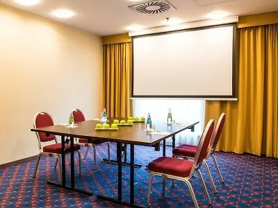 Courtyard By Marriott Airport Отель 4*