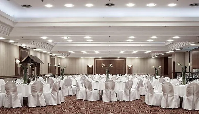 Courtyard By Marriott Airport Hotel Varsavia