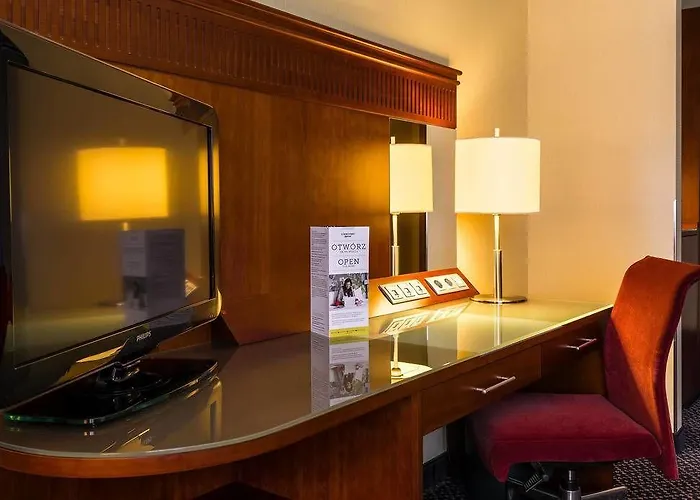 Courtyard By Marriott Airport Hotel