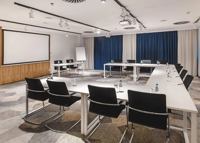 Courtyard By Marriott Airport Hotel 4*