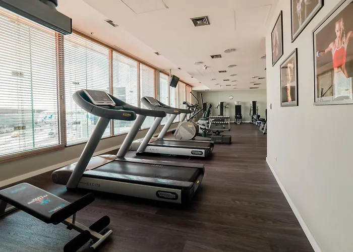 Hotel Courtyard By Marriott Airport 4*