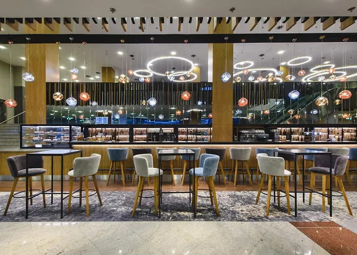 Courtyard By Marriott Airport Varsó