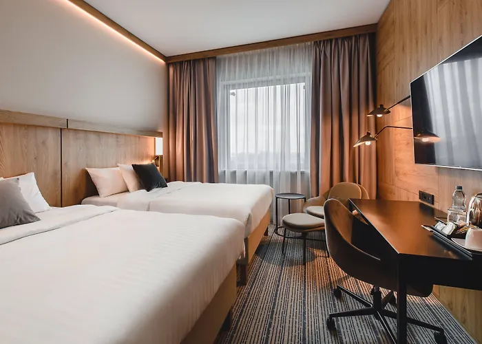 Courtyard By Marriott Airport Szálloda