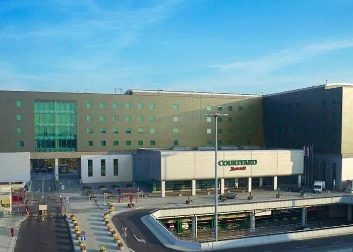 Courtyard By Marriott Airport Szálloda