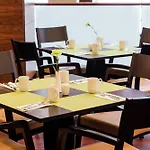 Courtyard By Marriott Airport