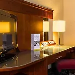 Courtyard By Marriott Airport Hotel