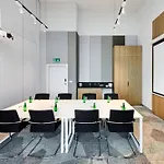 Courtyard By Marriott Airport