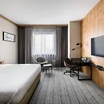 Courtyard By Marriott Airport Hotel