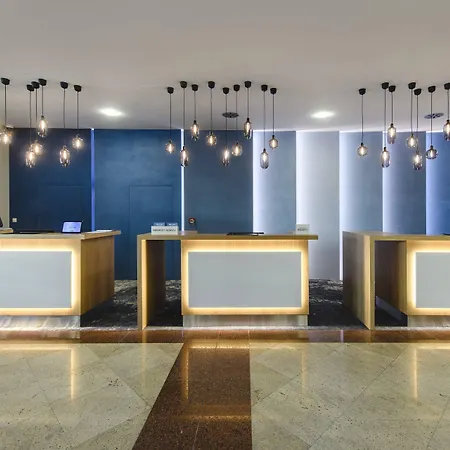 Courtyard By Marriott Airport Ξενοδοχείο